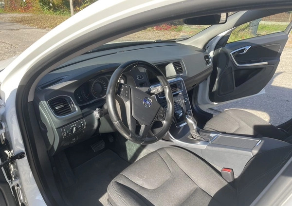 Volvo V60 cena 41000 przebieg: 231000, rok produkcji 2013 z Kraków małe 191